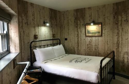 Winchester Hotel | The Black Hole