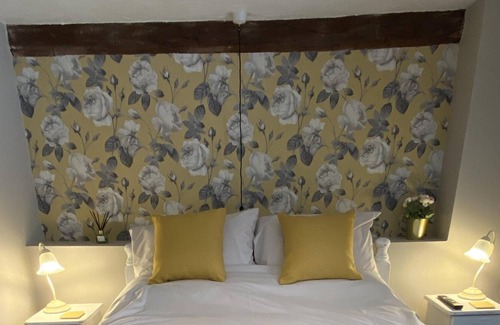 Dursley Hotel | The Black Horse Inn