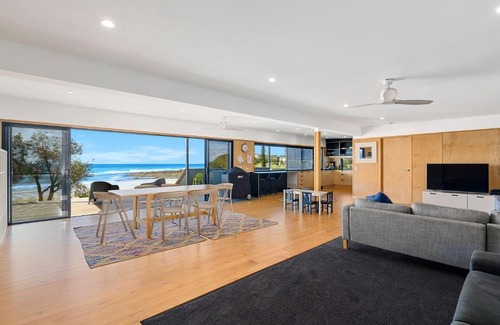 Arrawarra Headland House | The Black House