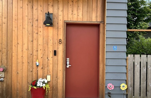 Overlook Apartment | The Black House Studio #8 - North Portland