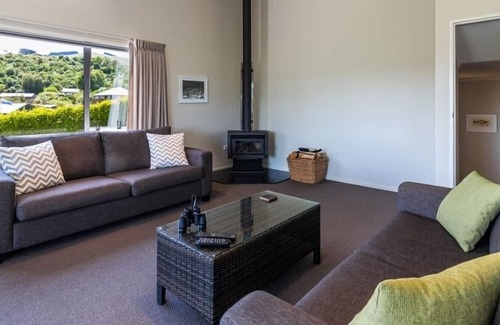 Kinloch House | The Black House - Tranquil location, Pet friendly & Linen provided!
