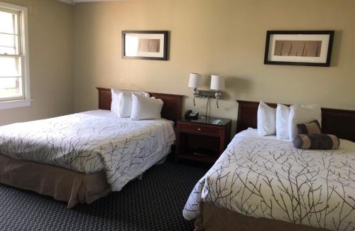 Brattleboro Hotel | The Black Mountain Inn