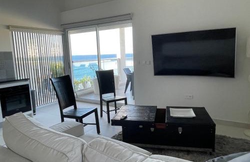 Indigo Bay Apartment | The Black Palm