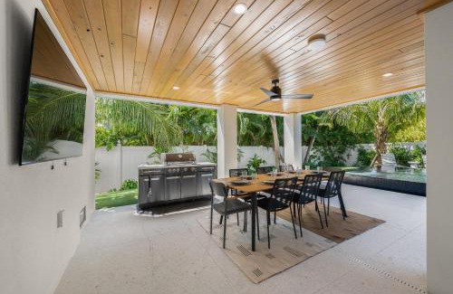Holmes Beach House | The Black Pearl