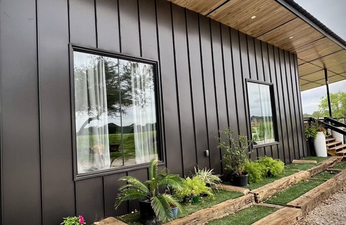 Poteet House | The black stone luxury retreat