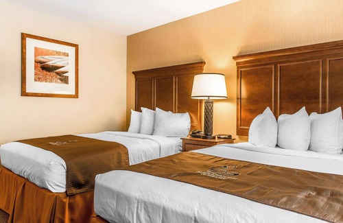 Lenox Dale Hotel | The Black Swan Lee - Lenox, an Ascend Collection Hotel