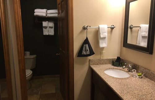 Lenox Dale Hotel | The Black Swan Lee - Lenox, an Ascend Collection Hotel