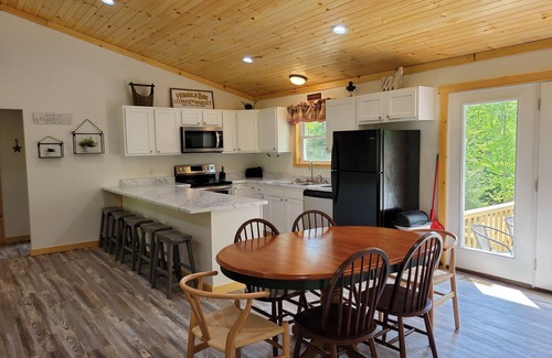 French Creek Cottage | The Blackberry Cottage at Mountain Paradise