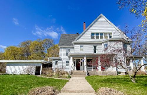 Manistee House | The Blacker House