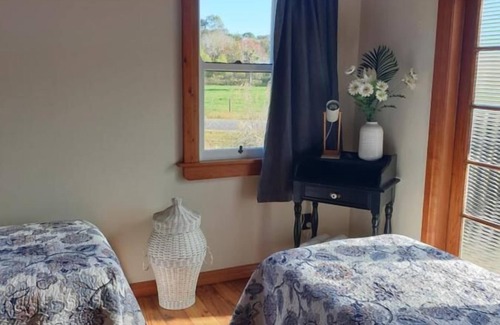 Hokitika Cottage | The Blackhouse Cottage