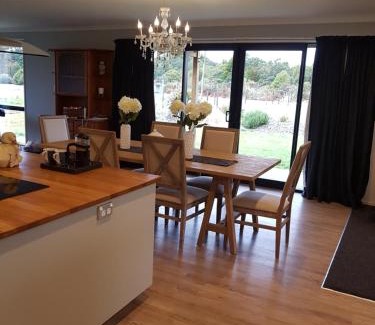 Hokitika Apartment | The Blackhouse Guesthouse