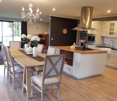 Hokitika Apartment | The Blackhouse Guesthouse