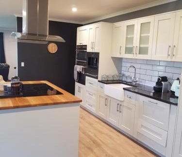 Hokitika Apartment | The Blackhouse Guesthouse