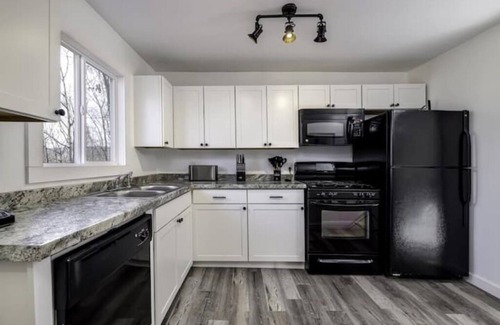 New Market Cabin | The BlackPearl Secluded Hot tub 1.5 hs from DC