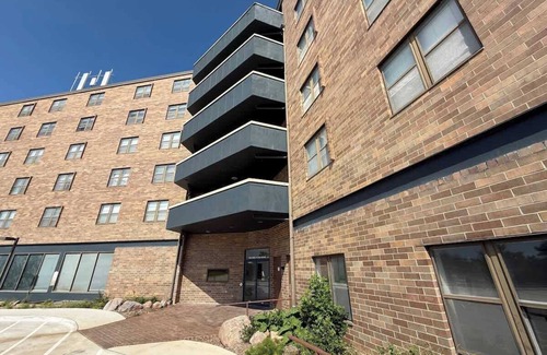 North Central Omaha Apartment | The Blackstone Summar