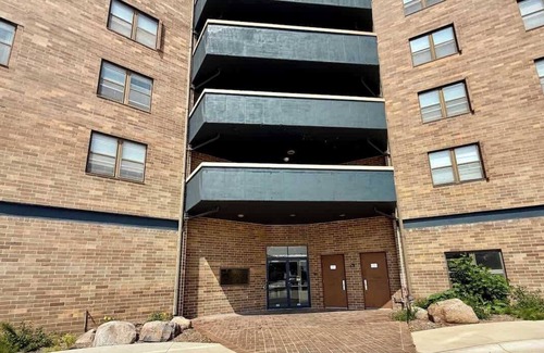 North Central Omaha Apartment | The Blackstone Summar