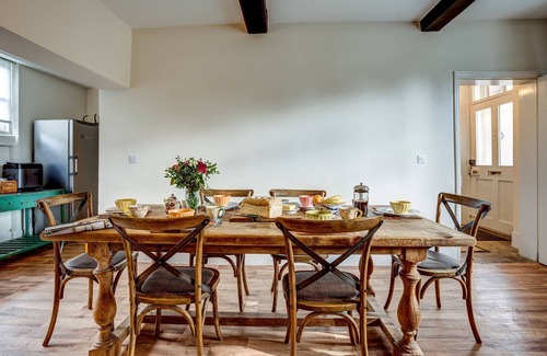 Bladon Apartment | The Bladon Farmhouse | Oxfordshire Holiday Let | 2 Beds & Sleeps 5