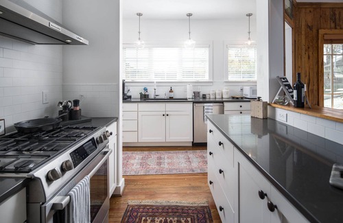 Blowing Rock House | The Blake on Main St- NEW LUXURY RENTAL ON MAIN STREET BLOWING ROCK