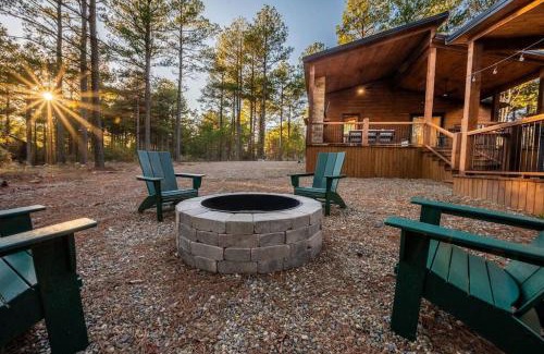 Pickens House | The Blaylock Cabin, 2 King, Hot Tub, Pet Friendly!