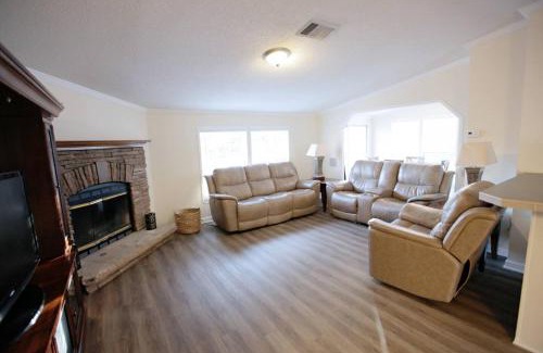 Cedar Bluff House | The Blessed Way 4 BD RM 3 BA Great for Large Groups