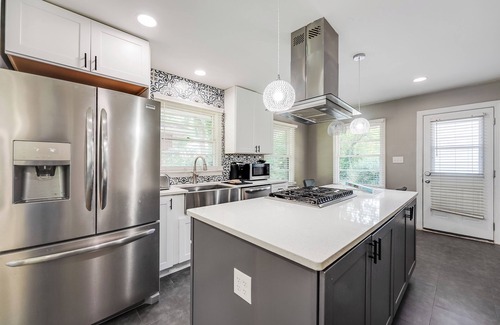 Jefferson Park House | The Blissful Blue Bungalow Near Atlanta Airport