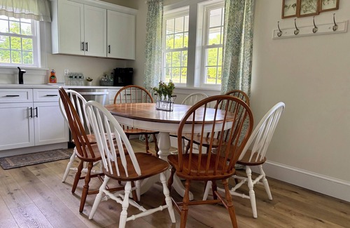 Ferndale Cottage | The Blissful Bluebird: Country Cottage With 2 Bedrooms, 2 Bedrooms, Heat and AC