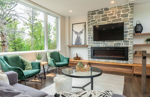 Saint Donat Ski Chalet | The Blomidon | BBQ & Fireplace | Workspace