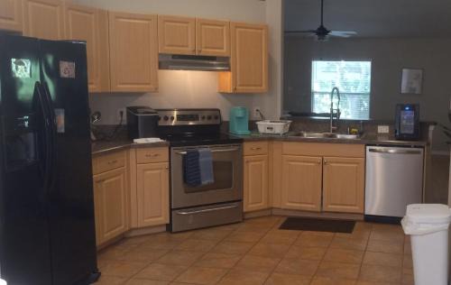 St. Petersburg - Clearwater Villa | The Blu door spot in st.pete