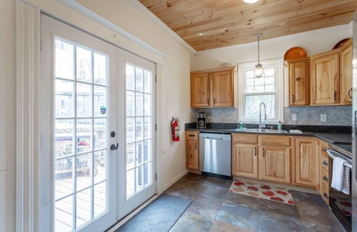 Northside House | The Blue Bungalow of North Shore