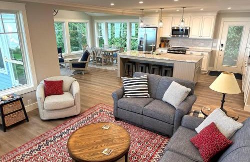 Town of Torrey House | The Blue Bungalow, Seneca Lake