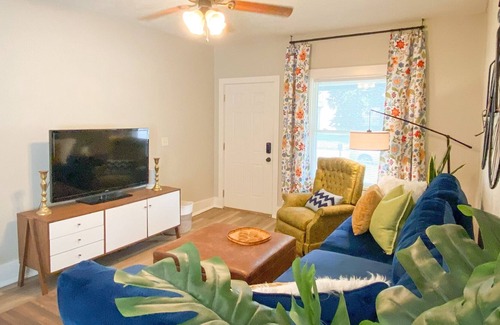 Near South House | The Blue Bungalow with BBQ Pit