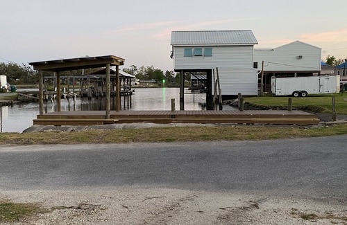 Sulphur House | The Blue Crab House on Moss Lake