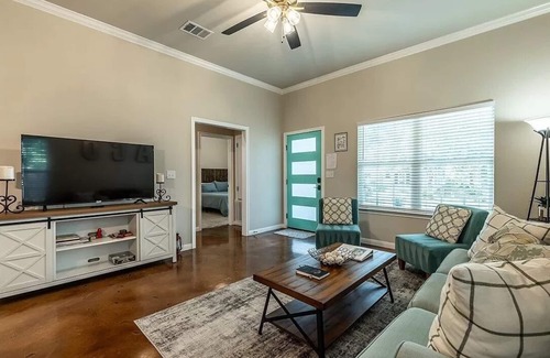Waco House | The Blue Door- 6 min to Silos/Baylor/Downtown