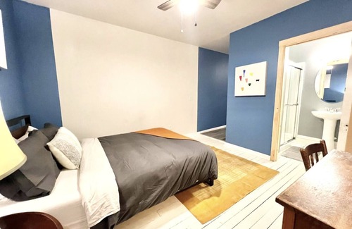 Thomas Apartment | "The Blue Door" a flat from Creature