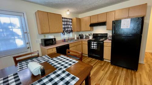 Sylva Apartment | The Blue Door at Sylva Home Base Apartments