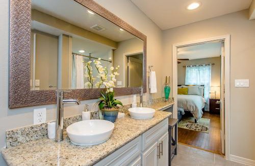 OST - South Union House | The Blue Door Bungalow - Luxury Home Downtown Houston