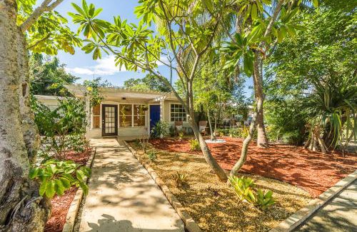 South Middle River Apartment | The Blue Door Inn