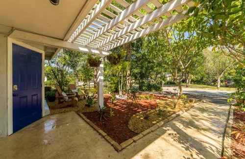 South Middle River Apartment | The Blue Door Inn