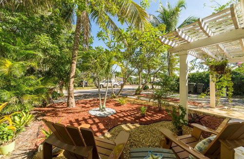 South Middle River Apartment | The Blue Door Inn