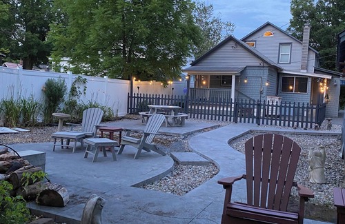 Bolton Landing House | The Blue Escape - Enjoy downtown by foot