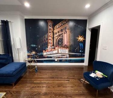 North Mayfair Apartment | The Blue Golden Luxury Modern 3- Bedroom Apartment in Chicago