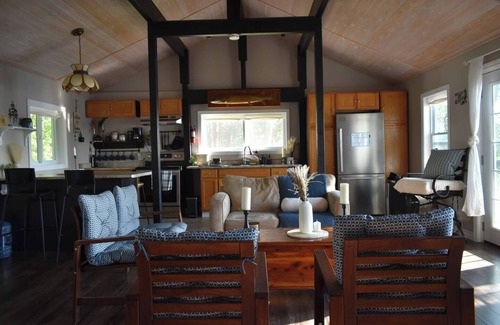 Roseneath Cottage | The Blue Heron Cottage