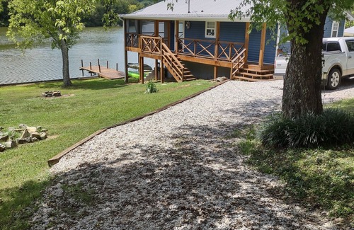 Kelso Cottage | The Blue Heron - Lake Side Chalet