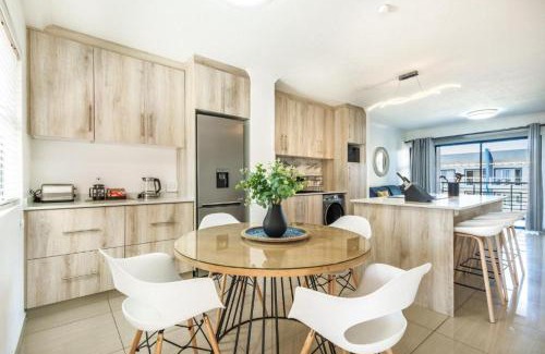 Umhlanga Ridge House | The Blue Horizon Modern Comfort Two Bedroom Umhlanga Ridge Apartment Sleeps 6