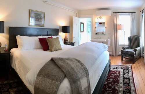 Woodstock Bed & Breakfast | The Blue Horse Inn