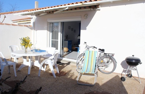 Rivedoux-Plage Villa | The Blue house, quiet vacations in the island of Re, sleeps 4 to 6