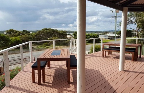 Bremer Bay House | The Blue House - spacious coastal getaway