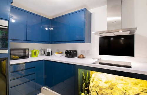 Mumbles House | The Blue House - Two Bedroom House, Sleeps 4