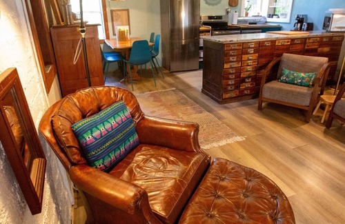Hacienda House | The Blue House. Walkable to Russian River, Family Friendly, AC, Wifi.