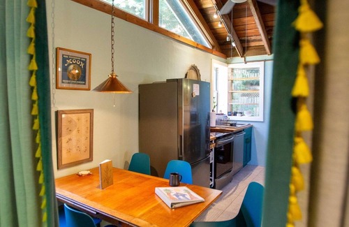 Hacienda House | The Blue House. Walkable to Russian River, Family Friendly, AC, Wifi.